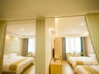 崇左龙胤大酒店 - 豪华三床套房