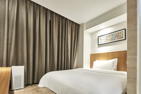 Insail Hotels Dongshankou Subway Station Guangzhou Отели рядом с достопримечательностью «Mao Zedong's Former Residence Relic Site»