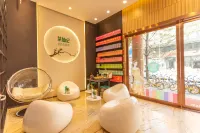 7 Days Premium Hotel（Shenzhen North Station Yicheng Center Branch） - 2-Star