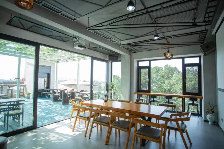 Dongshan quiet habitat banyan home stay Отели рядом с достопримечательностью «Nanmenwan»