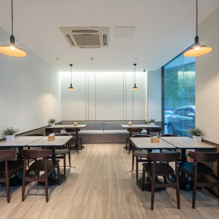 HanTing Hotel (Zigong Lantern Park)