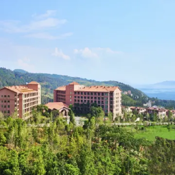Fuxian Lake Emerald Bay Hotel (Cambrian Town)