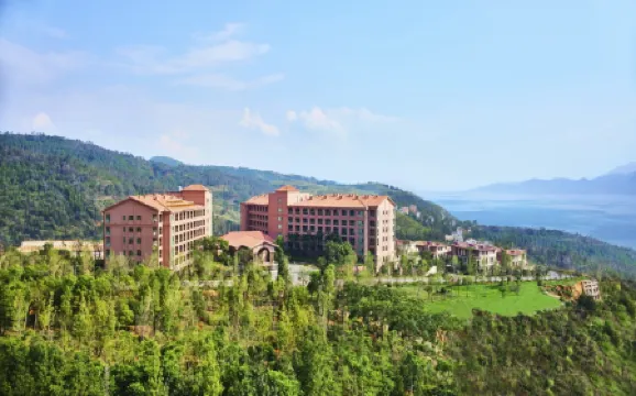 Fuxian Lake Emerald Bay Hotel (Cambrian Town)
