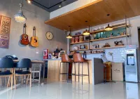 Wonderful & Travel Hostel