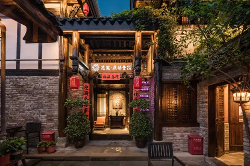 Floral Hotel·Qinggongtang Hotel (Langzhong Ancient City Flagship Store) - Inns