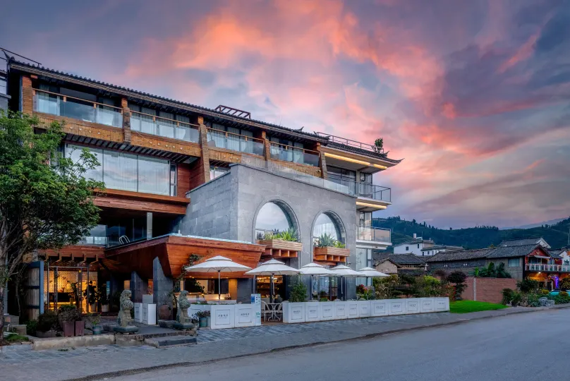 Puyue Lake-view Holiday Hotel