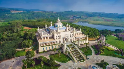 Xundian Fenglongwan Resort Hotel Hotels in Xundian