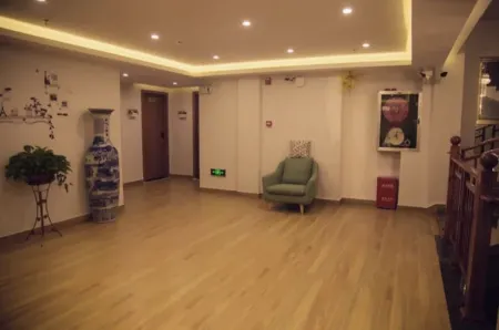 Chengmai Youth Theme Inn