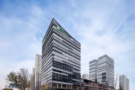 Holiday Inn Express Qingdao Jinshui Отели рядом с достопримечательностью «Qingdao Hengxing Vocatioanl & Technical College»