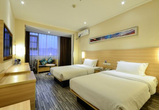 City Convenience Hotel (Yichang Wanda Plaza Canal Park) - Housity