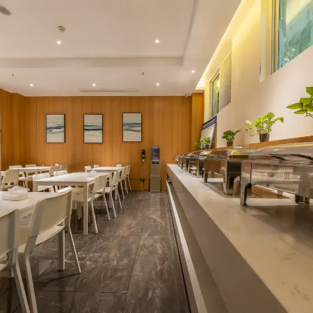 Ziyueqi Light Luxury Hotel (Meishan East Station Wanda Plaza)