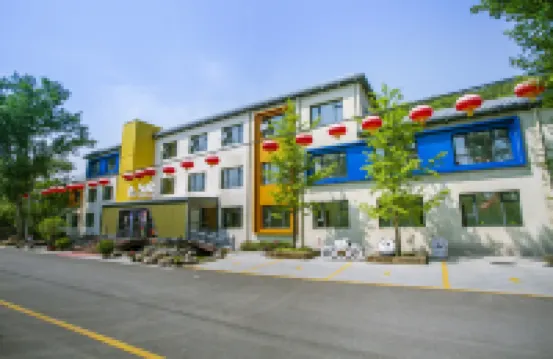 Furun Ziyou Zizai Automobile Culture Theme Hostel Hotels in der Nähe von Mowangshu