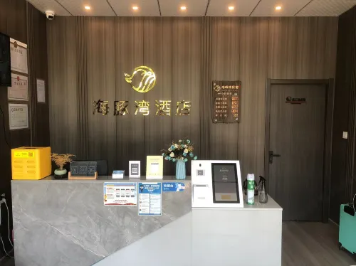 Tan Dolphin Bay Hotel