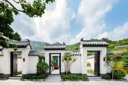 Floral Lux Hotel · Lile Hexiyuan Hotel Tai'an Отели рядом с достопримечательностью «Shandong Science and Technology University East Campus»