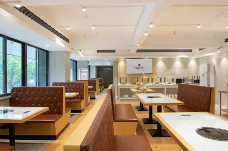 Rezen Longuu Hotel (Dingsheng Plaza, Zhanjiang Shenchuan Avenue)