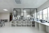 Elong Me Anlai Hotel (Maoming Xinyi Donghuicheng)