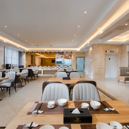Vienna International Hotel (Hezhou Wanda Plaza)