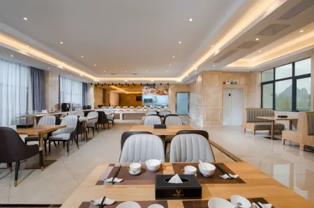 Vienna International Hotel (Hezhou Wanda Plaza) Отели в г. Хэчжоу