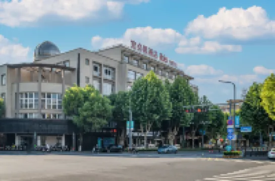 Ibis Hotel (Deqing Geographic Information Town)