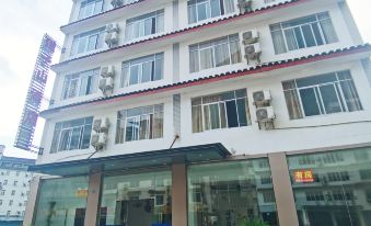 Mirror Mountain Hotel (Yangshuo Impression Liu Sanjie Branch)