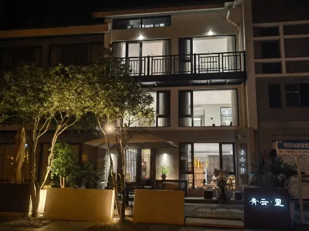 jinyun Xiandu Qingyunli Homestay (DinghufengScenic Area Branch) Отели рядом с достопримечательностью «Zhutan Mountain»