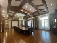 Arctic Village Peak Yuezhiyue Hotel