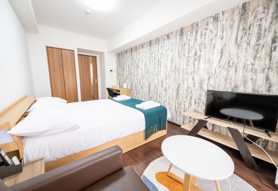 5. UE HOTEL..