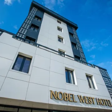 Nobel West 鄰近澤蒙的酒店