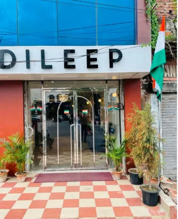 Hotel Dileep (Lucknow) Отели рядом со станцией Charbagh Railway Station