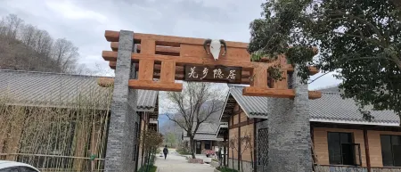 Lueyang Qiang Township hermit homestay