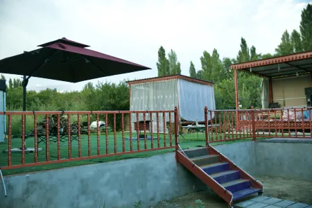 Manxin Fenglin Homestay Отели рядом с достопримечательностью «Xinyi Self-Drive Campground (Sayram Lake Branch)»
