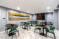 Nanjia Hotel (Guiping Bus Station Xinggui Road)