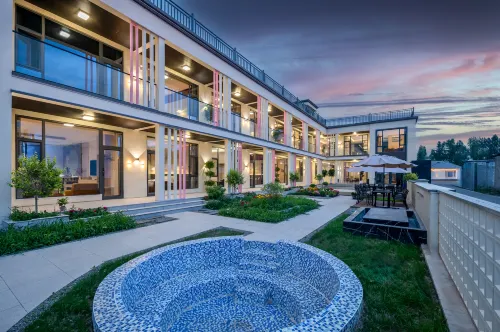 Nalati Zhen · Wushuang Courtyard Homestay (Nalati Scenic Area)