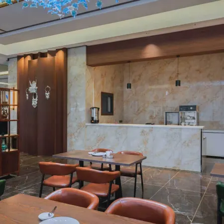 Yunqi Yue Resort Hotel (Xijiang Qianhu Miao Village West Gate Tourist Center Branch)