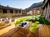 Shiruo・Mountain View & Inner Peace Villa(Shangri-La Town, Daocheng Yading Tourist Visitor Center)