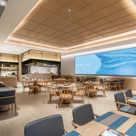 Echarm Hotel (Maoming Xinyi Convention Center Douzhouli Cultural and Creative Street)