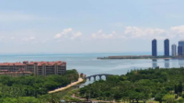 Golden Lotus Herton Seaview Hotel Hotels near Evergreen Garden