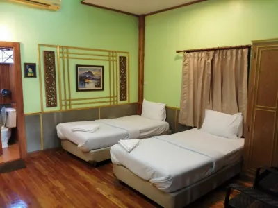 Nang Phraya Resort Hoteles cerca de Wat Chanuan