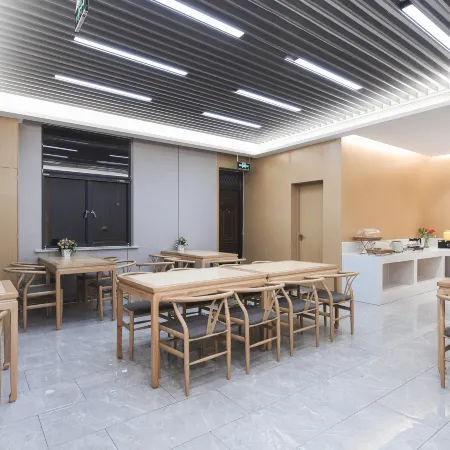 Qingmu Select Hotel (Chaohu Wanda Plaza Xiangyang Road)