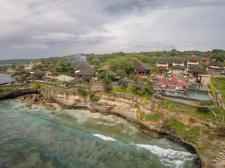 The Palms Ceningan Hotel Отели рядом с достопримечательностью «Blue Lagoon Cliff Jump»