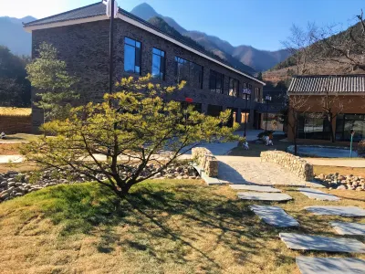 Muxinwenquankangyangjidi Hotels in Lushi