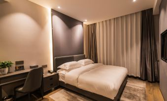 Ike Hotel (Lanzhou Railway Station Oriental Red Square)