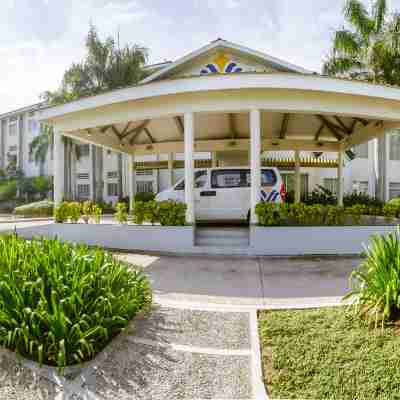 Microtel by Wyndham General Santos Hotel Exterior