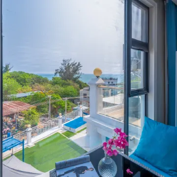 Weizhou Island Qishu Homestay (Dishui Danping Crocodile Mountain Scenic Area Branch) Отели рядом с достопримечательностью «Moon Square»