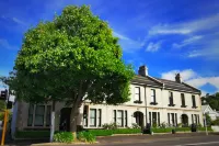 Highland House Boutique Hotel Hotel dekat Knox College