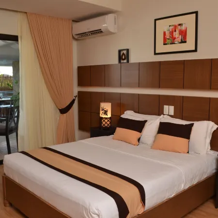 The Pinnacle Hotel and Suites