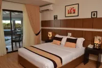 The Pinnacle Hotel and Suites
