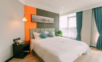 Qingmu Select Hotel (Ma'anshan Hongqi Middle Road RT-Mart)