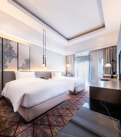 DoubleTree by Hilton Putrajaya Lakeside Отели рядом с достопримечательностью «Masjid Tuanku Mizan Zainal Abidin (Masjid Besi)»