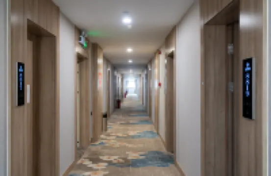 Live in A Fashionable Hotel